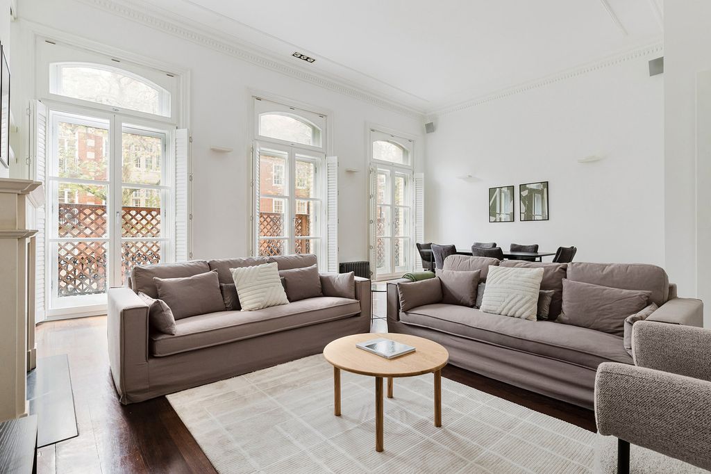 Property photo 1 of 30 Living Room