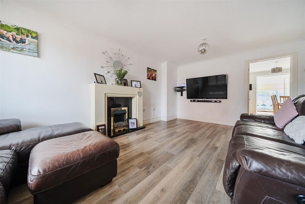 Property photo 2 of 17 Living Room