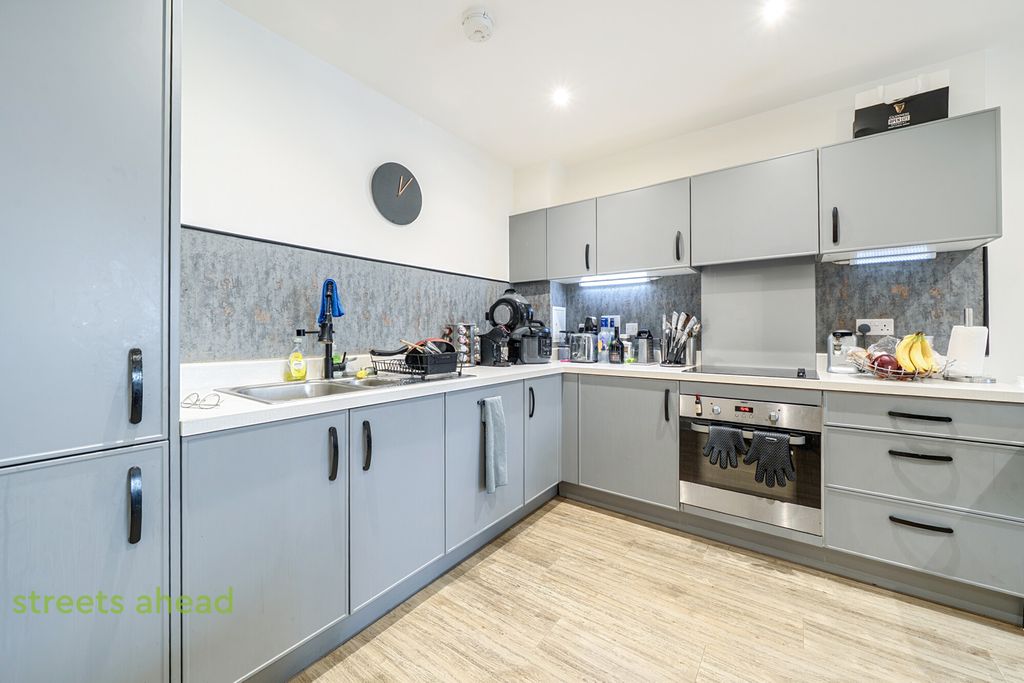 Property photo 3 of 15 F91cd5F1-2349-409...