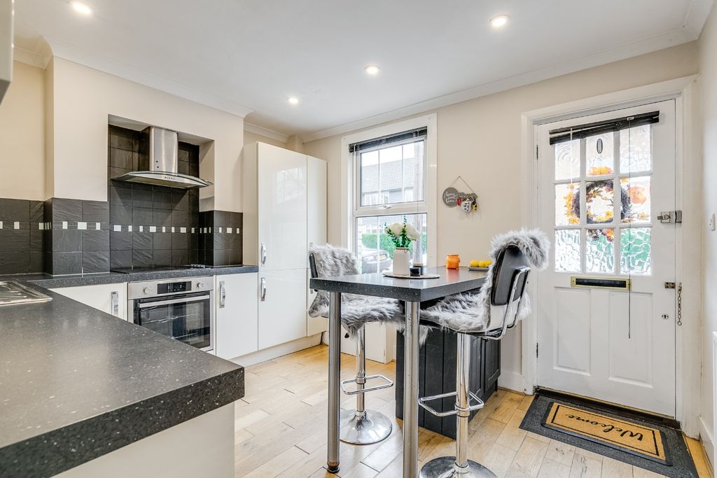 Property photo 2 of 18 4876823