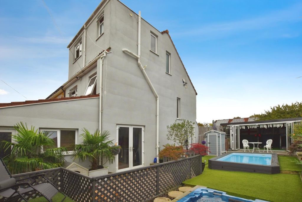 Property photo 1 of 27