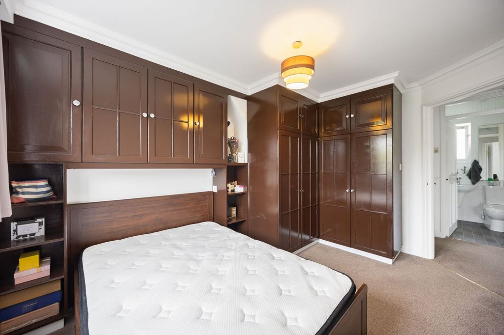 Property photo 3 of 12