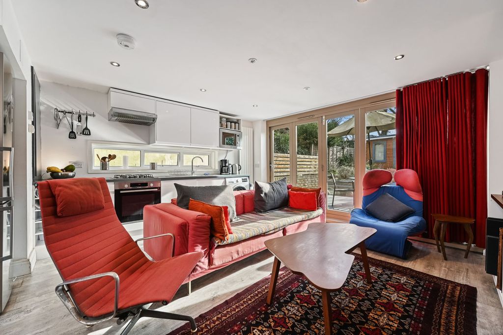 Property photo 2 of 10