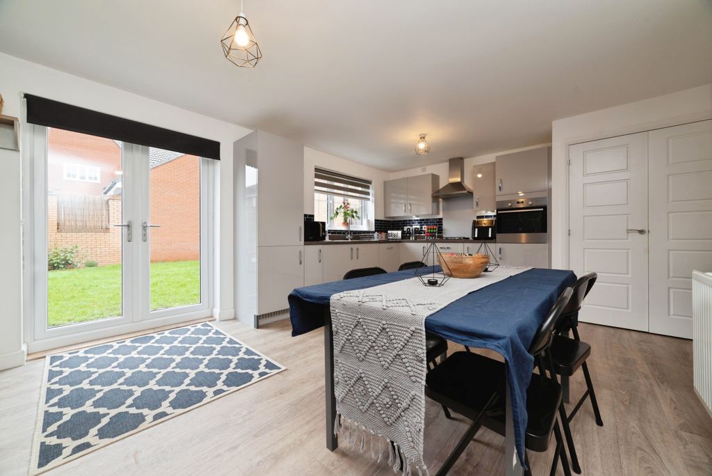 Property photo 2 of 15 Kitchen/Diner