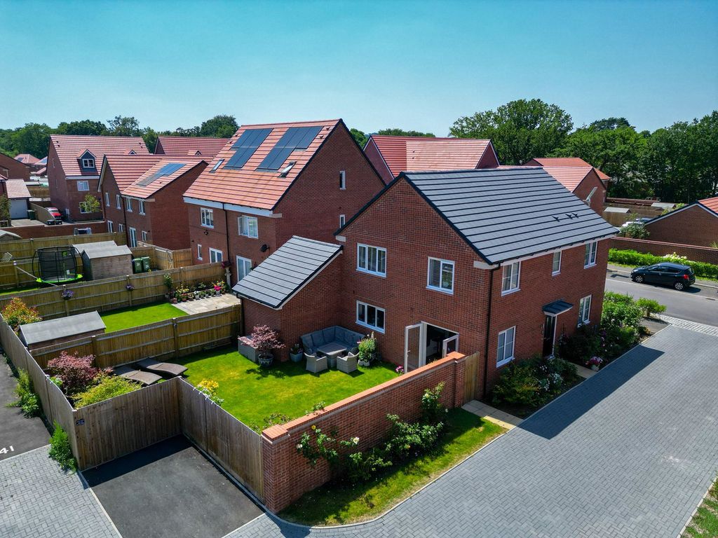4 bed detached house for saleMiles Road, Bordon GU35
