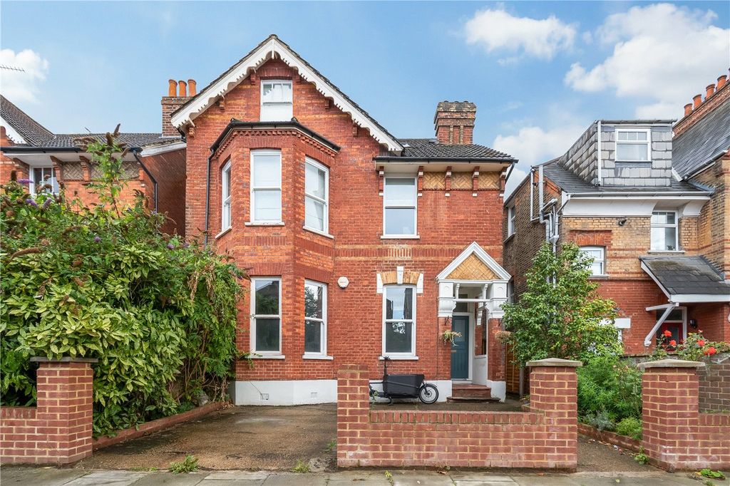 Property photo 1 of 18 External