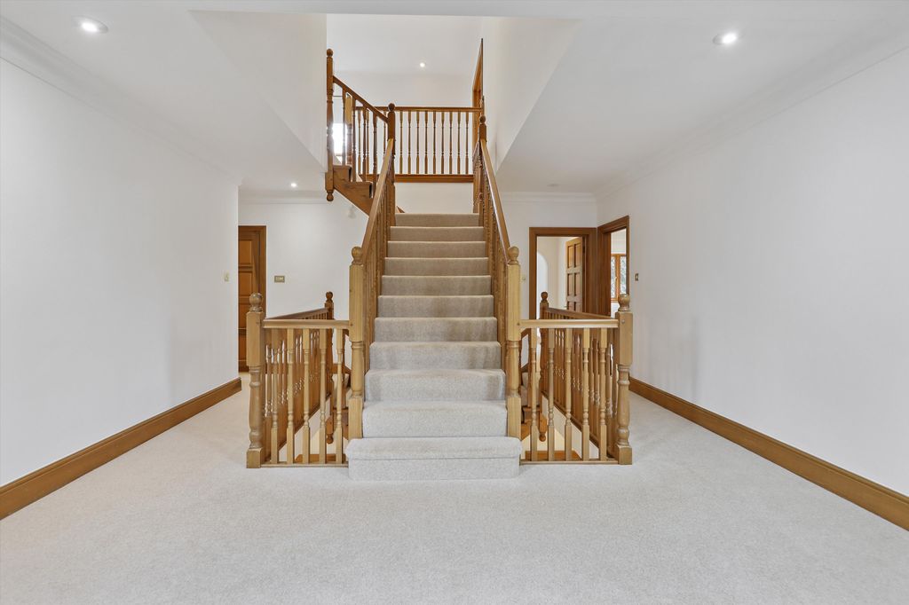 Property photo 3 of 16 Image