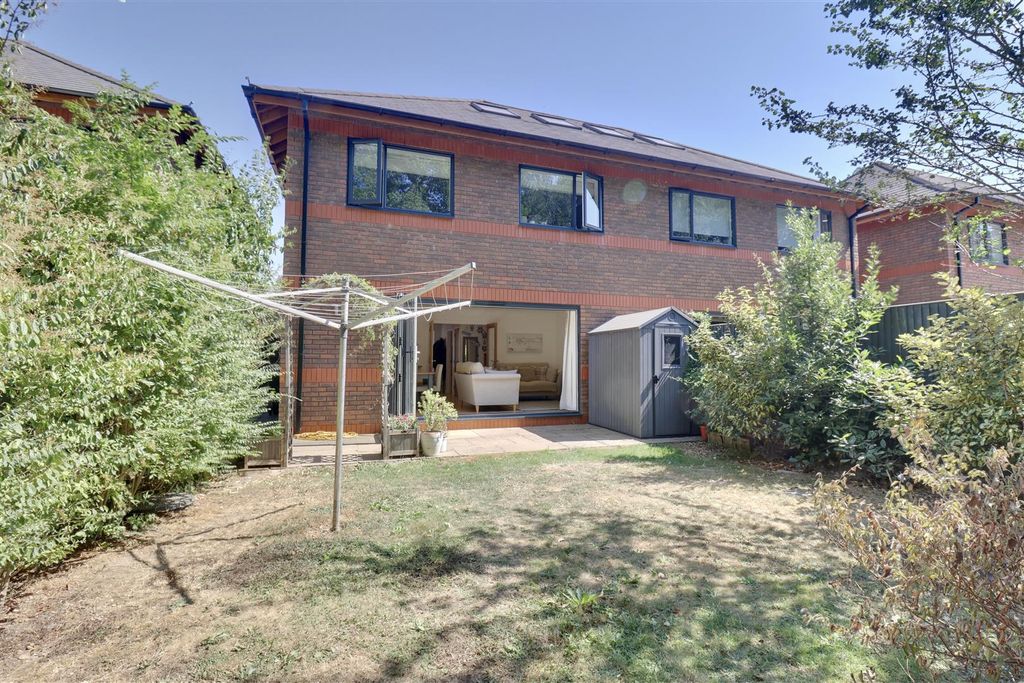 Property photo 1 of 17 Garden