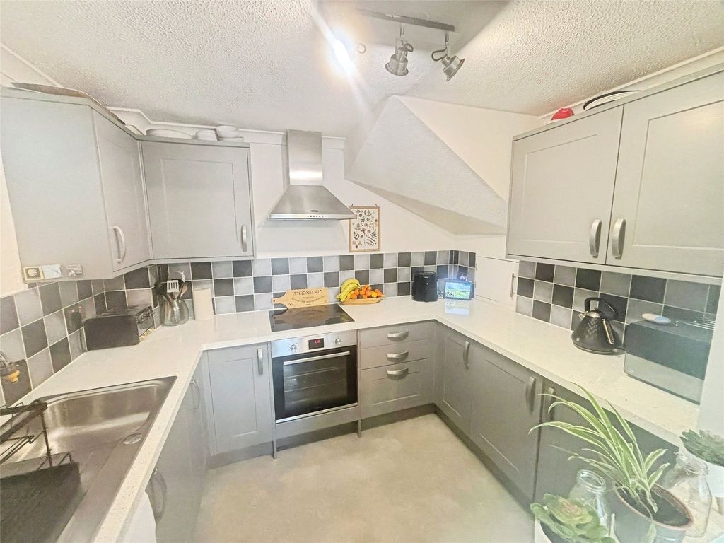 Property photo 3 of 22 Kitchen