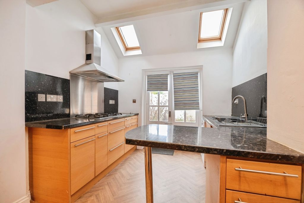 Property photo 2 of 11 Pbox-Img.Jpg