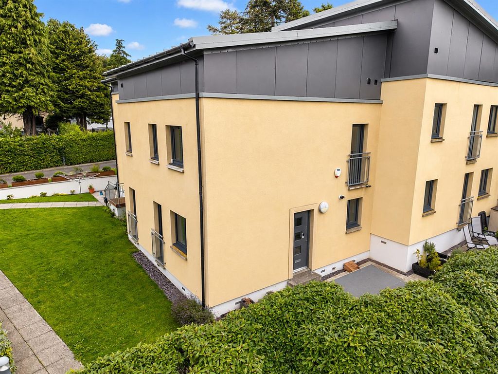 Property photo 2 of 20 8 Glamis Gardens Dundee-2.Jpg