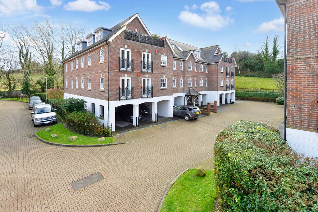 Property photo 1 of 10 Front