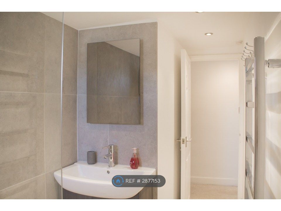 Property photo 3 of 14 Bathroom2