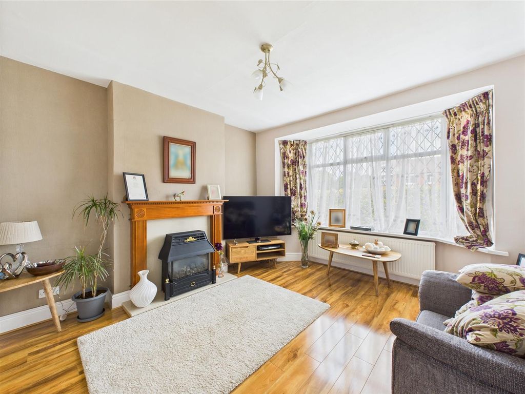 Property photo 3 of 12 Cam03736G0-Pr0144-Still006.Jpg