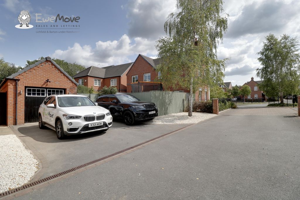 Property photo 2 of 20 Parking Garage A