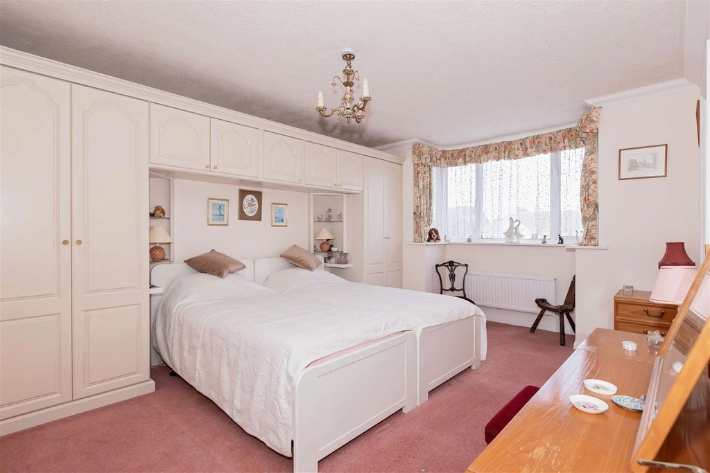 Property photo 3 of 16 Sheraton Lodge_2.Jpg