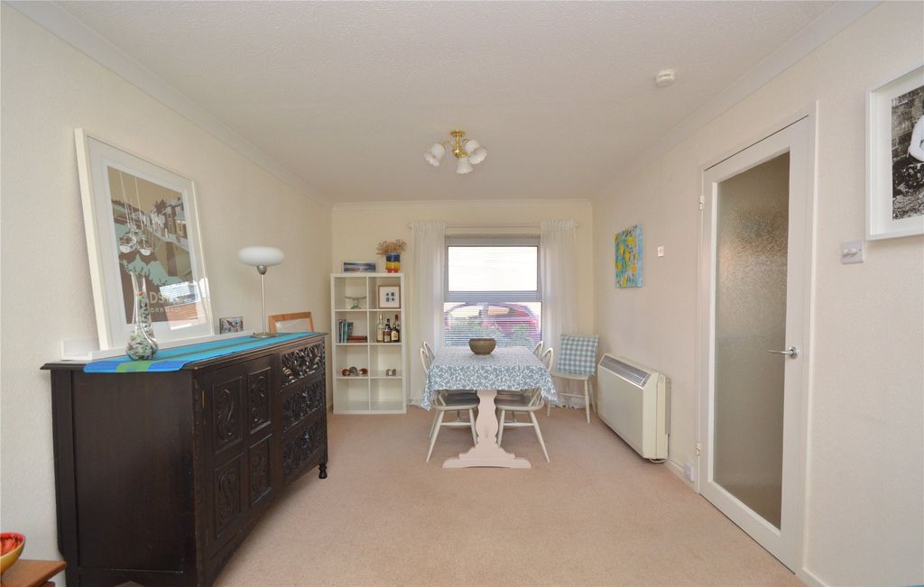 Property photo 3 of 8 3 - Picture No. 16