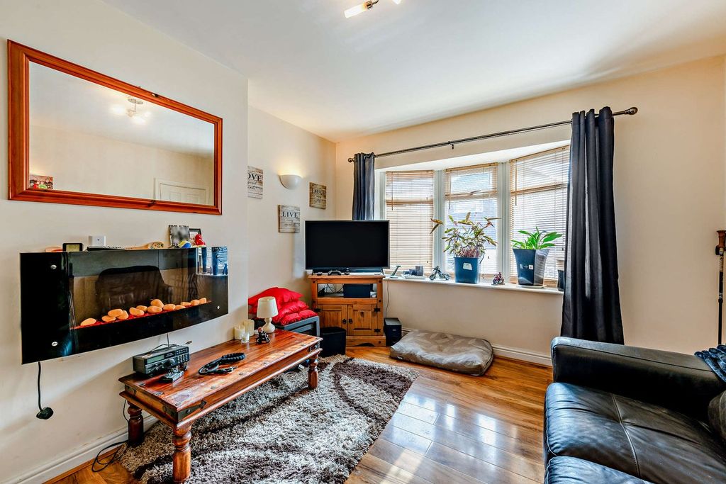 Property photo 3 of 24