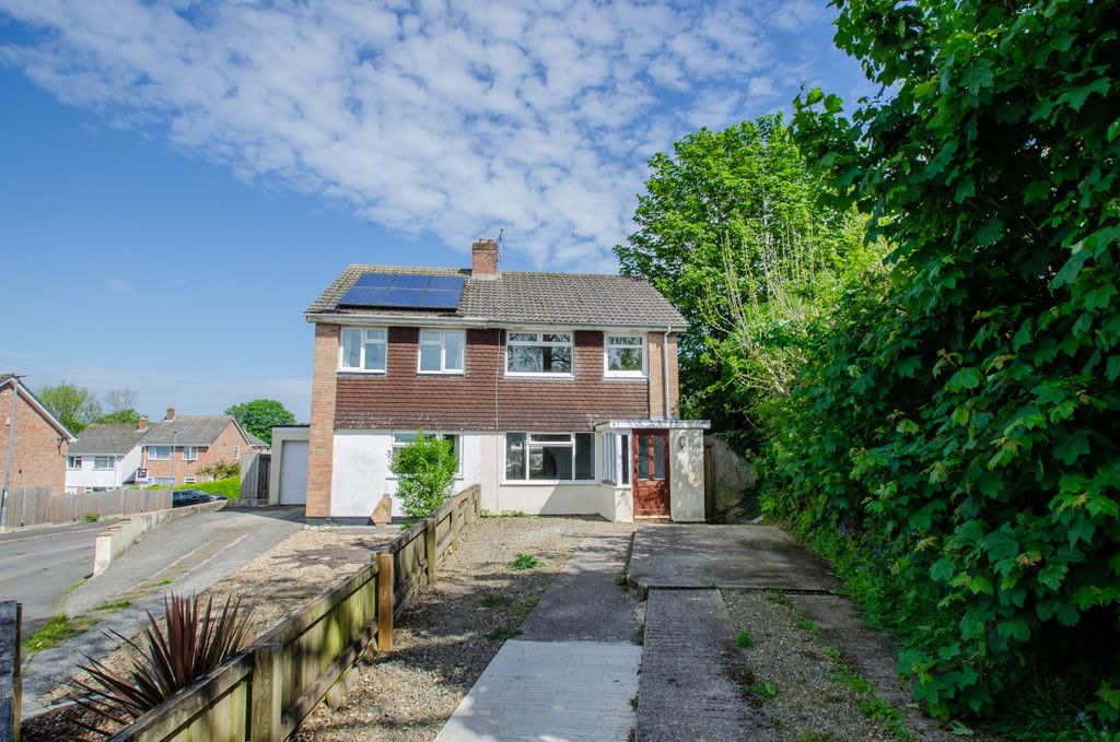 Property photo 1 of 11 4 Elizabeth Close Tps Bodmin 01208 74182-02