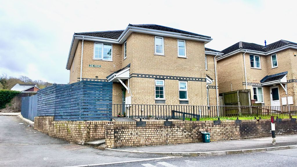 Property photo 1 of 32