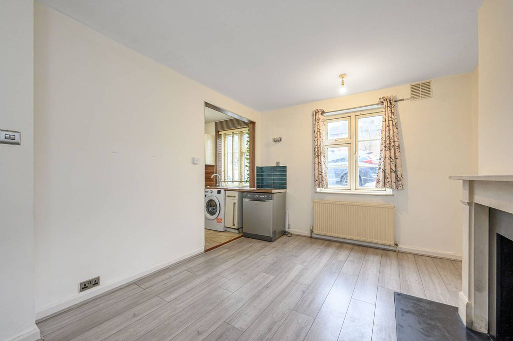 Property photo 3 of 8