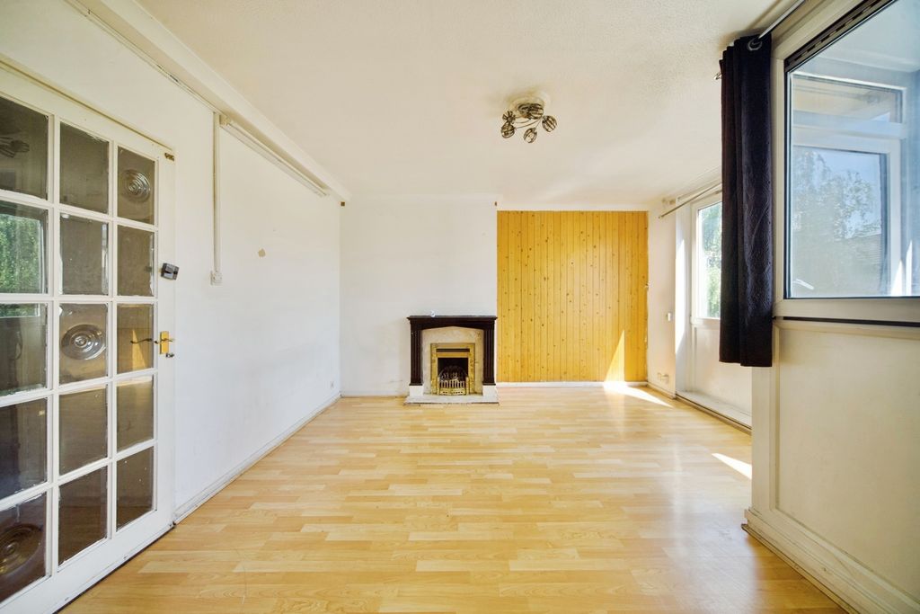 Property photo 2 of 17 Photo
