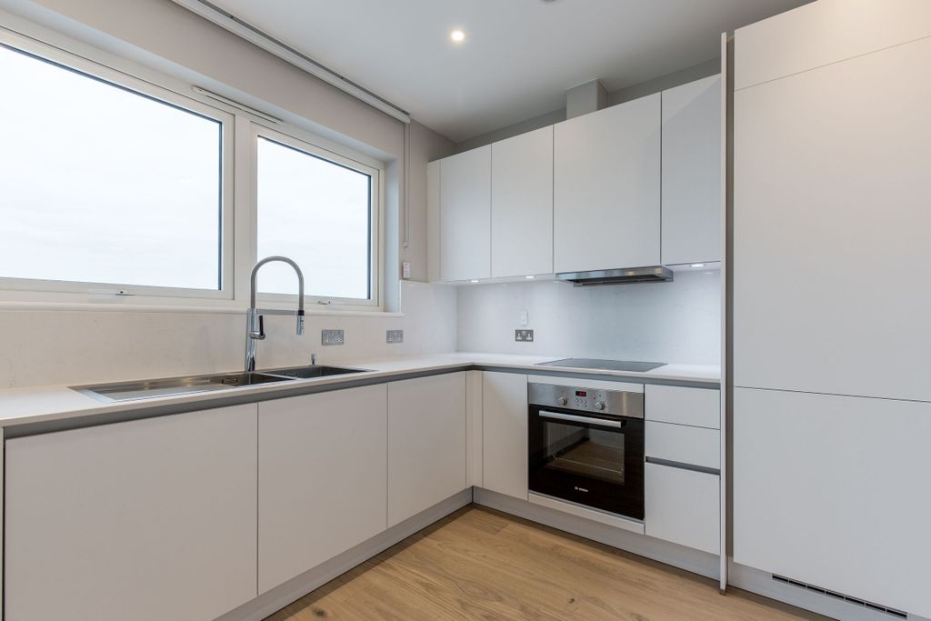 Property photo 3 of 17 Kitchen