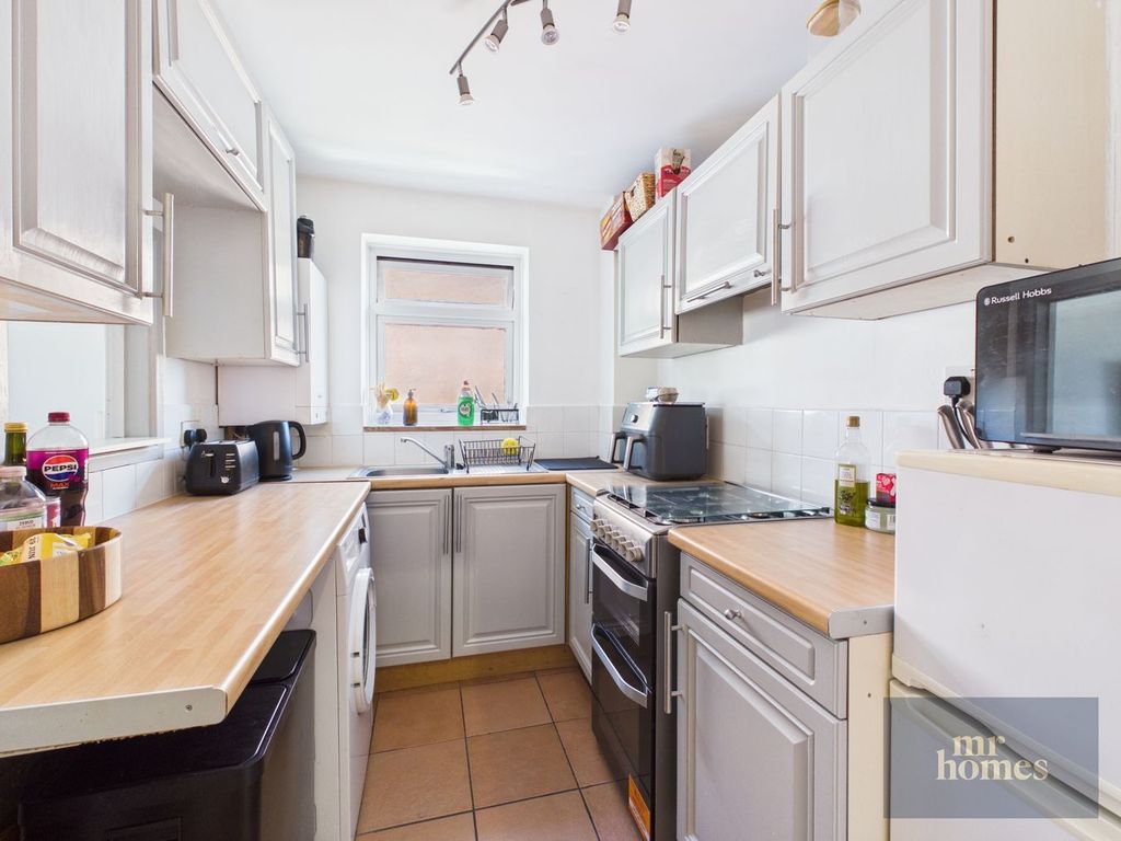 2 bed flat for saleRomilly Road, Canton, Cardiff CF5 photo 5