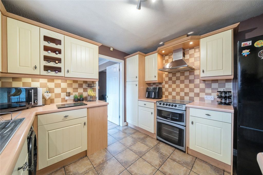 Property photo 2 of 23 Picture No. 14