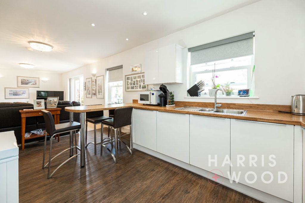 Property photo 2 of 22 4431892