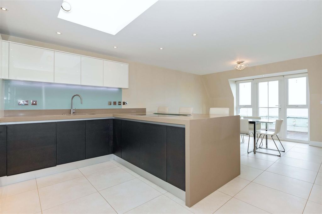 Property photo 3 of 30 Eardley_22.Jpg