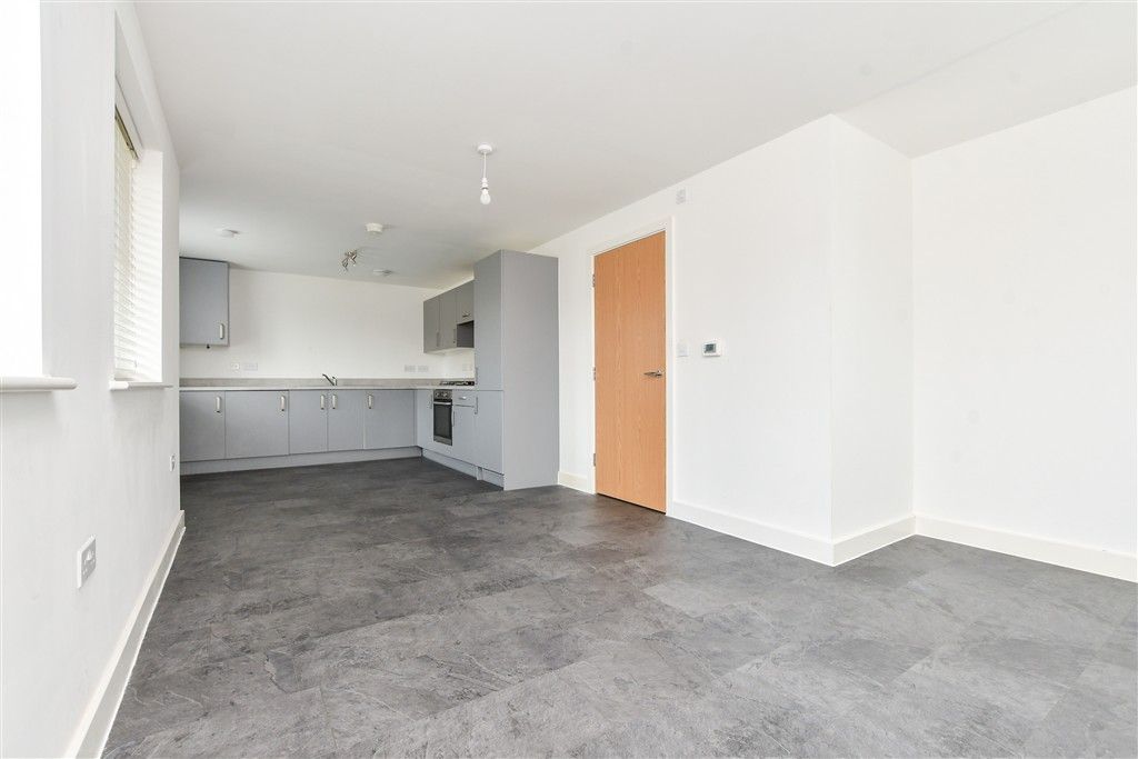 Property photo 3 of 9 Lounge/Diner