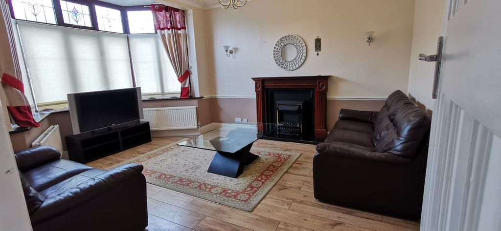 Property photo 2 of 14