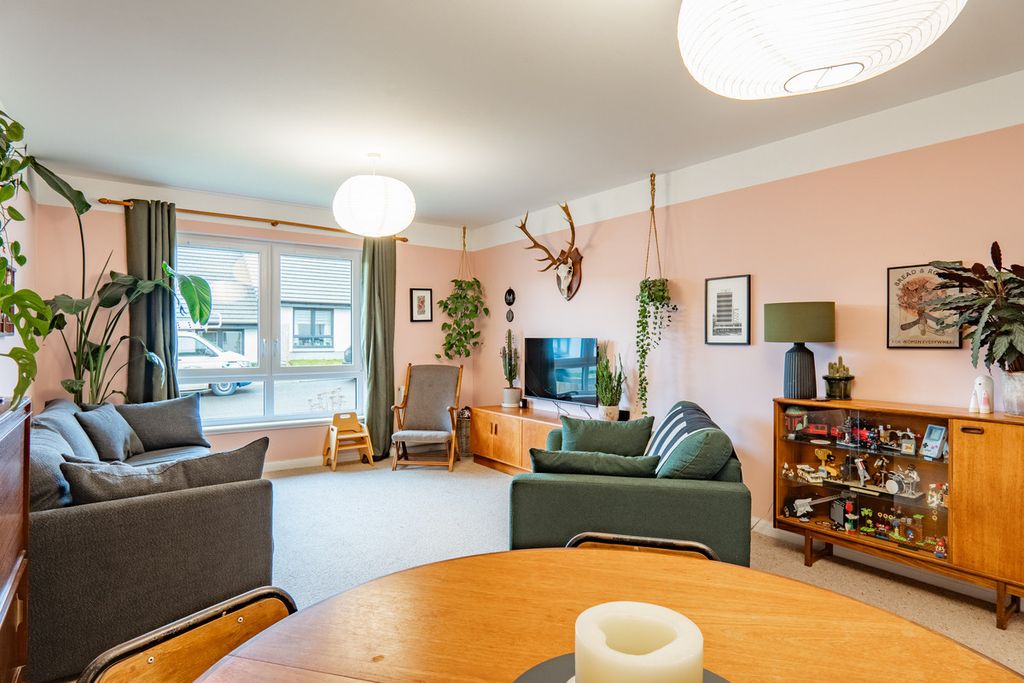 Property photo 2 of 34