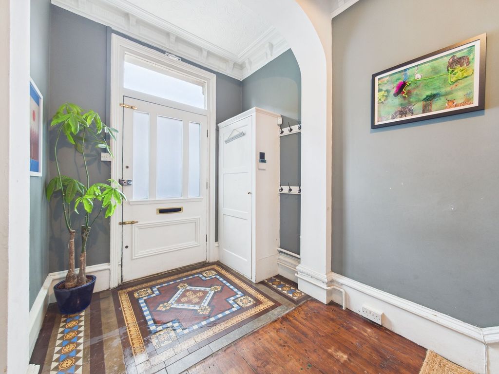 Property photo 2 of 32