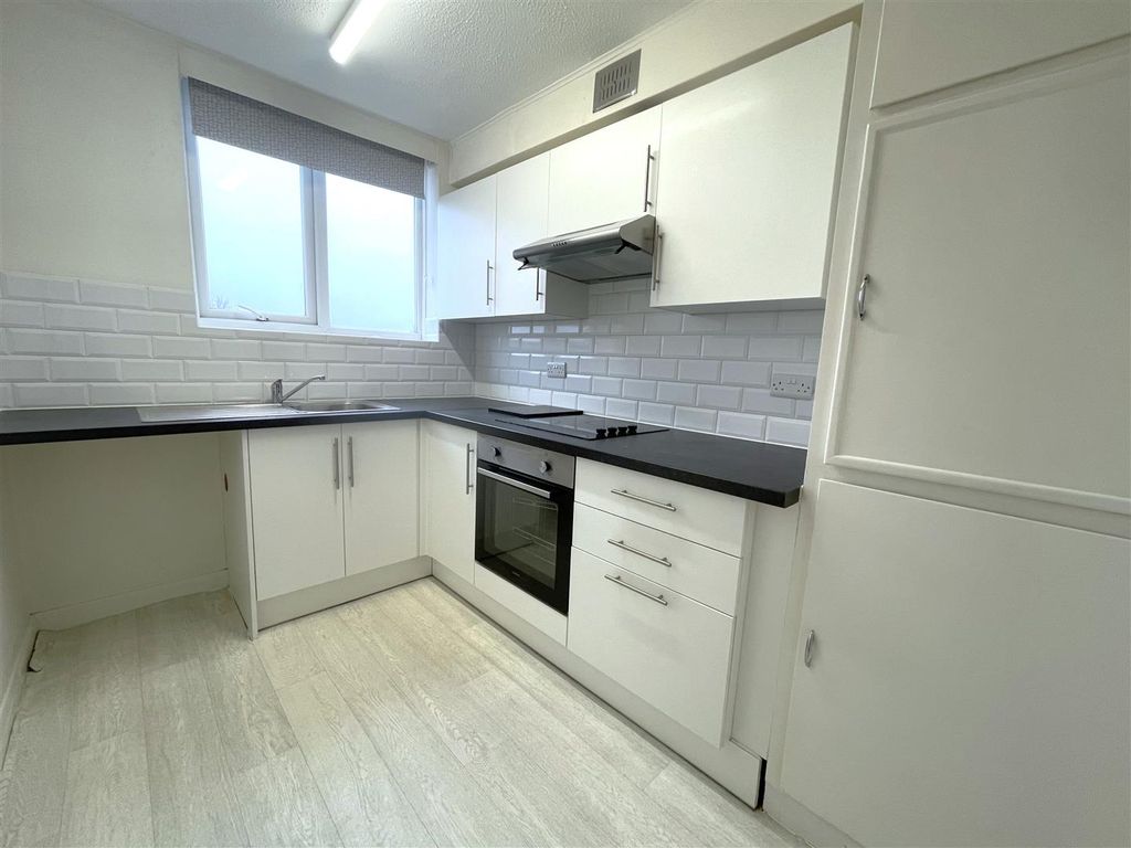 Property photo 2 of 7 Kitchen.Jpeg