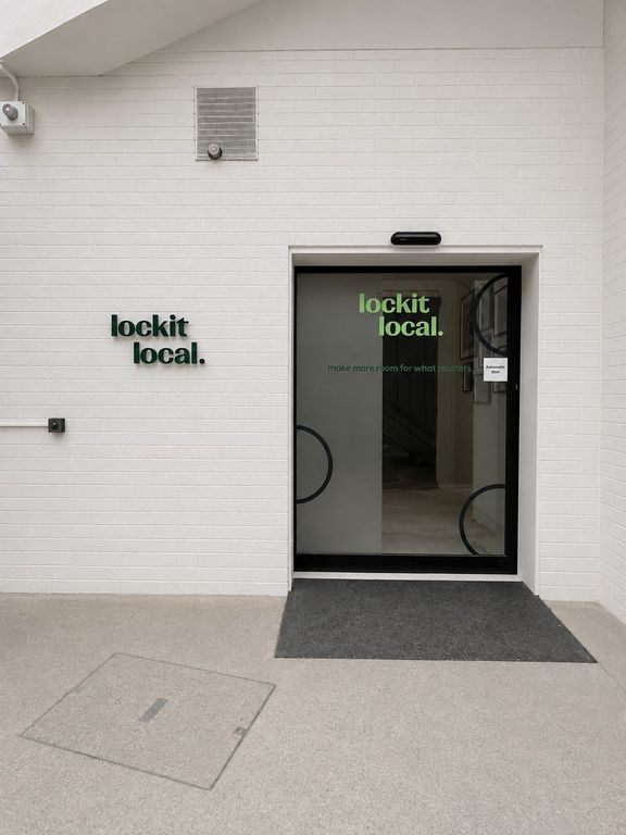Property photo 1 of 11 Entrance