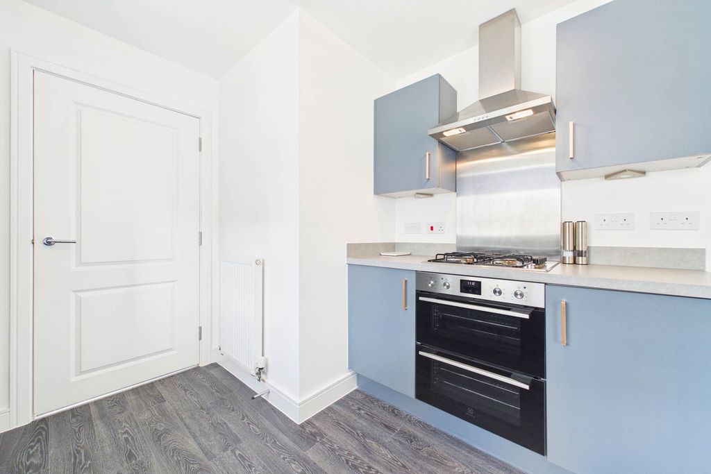 Property photo 3 of 28