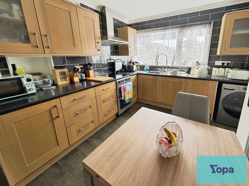 Property photo 3 of 20 Kitchen