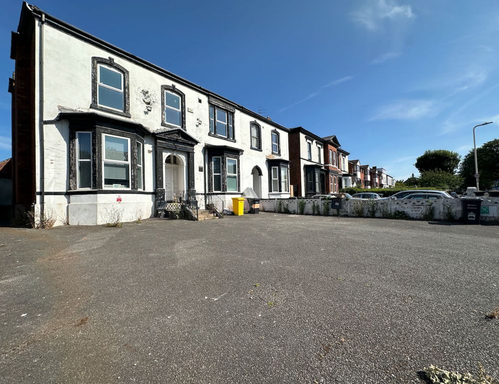 Property photo 2 of 27