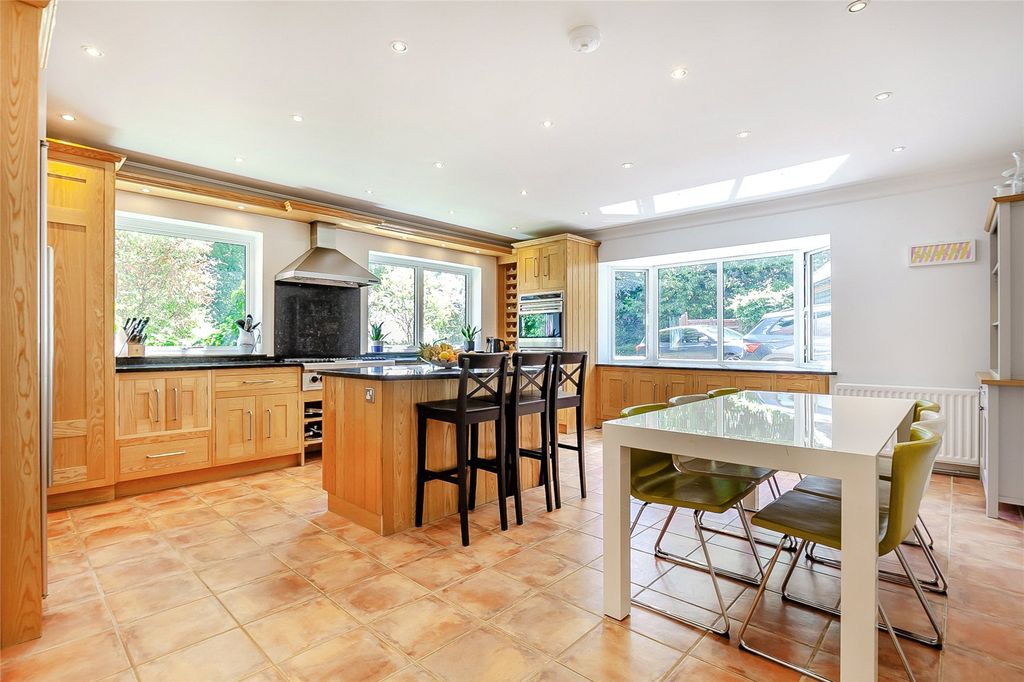 Property photo 3 of 19 Kitchen/Dining