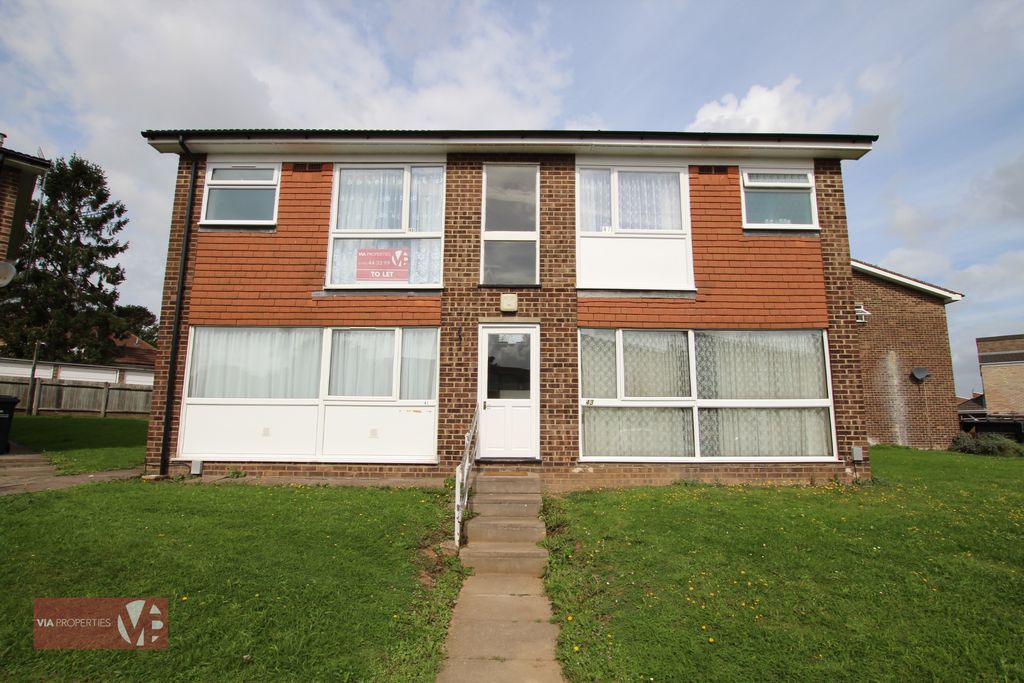 Property photo 1 of 8 Photo 4