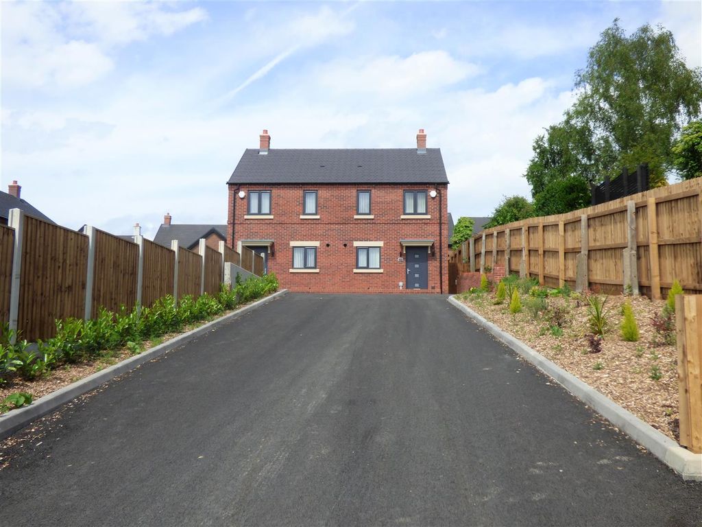 Property photo 2 of 16 24 Little Hallam Hill - Drive.Jpg