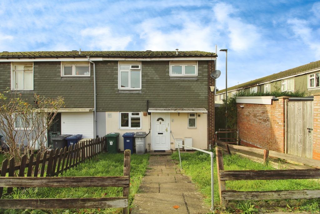Property photo 1 of 23 Three Bedroom Semi Detached House To Rent