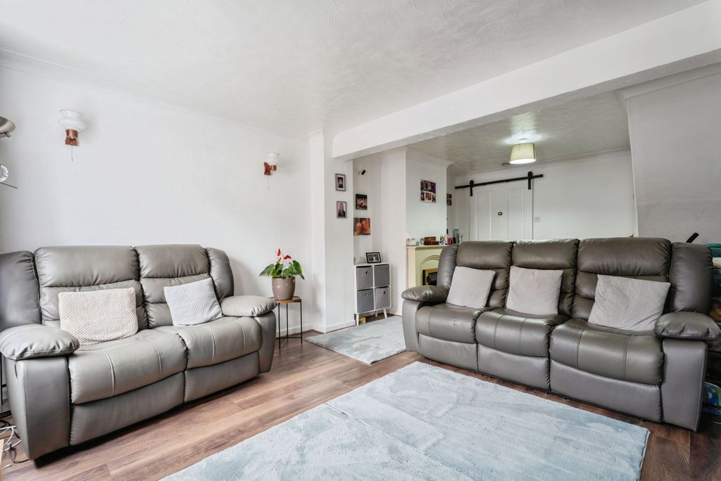 Property photo 3 of 22 Pbox-Img.Jpg