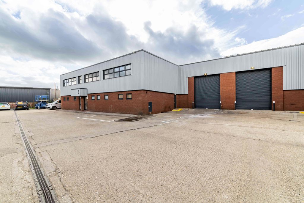 Property photo 3 of 10 Heron Industrial Estate Reading117.Jpg