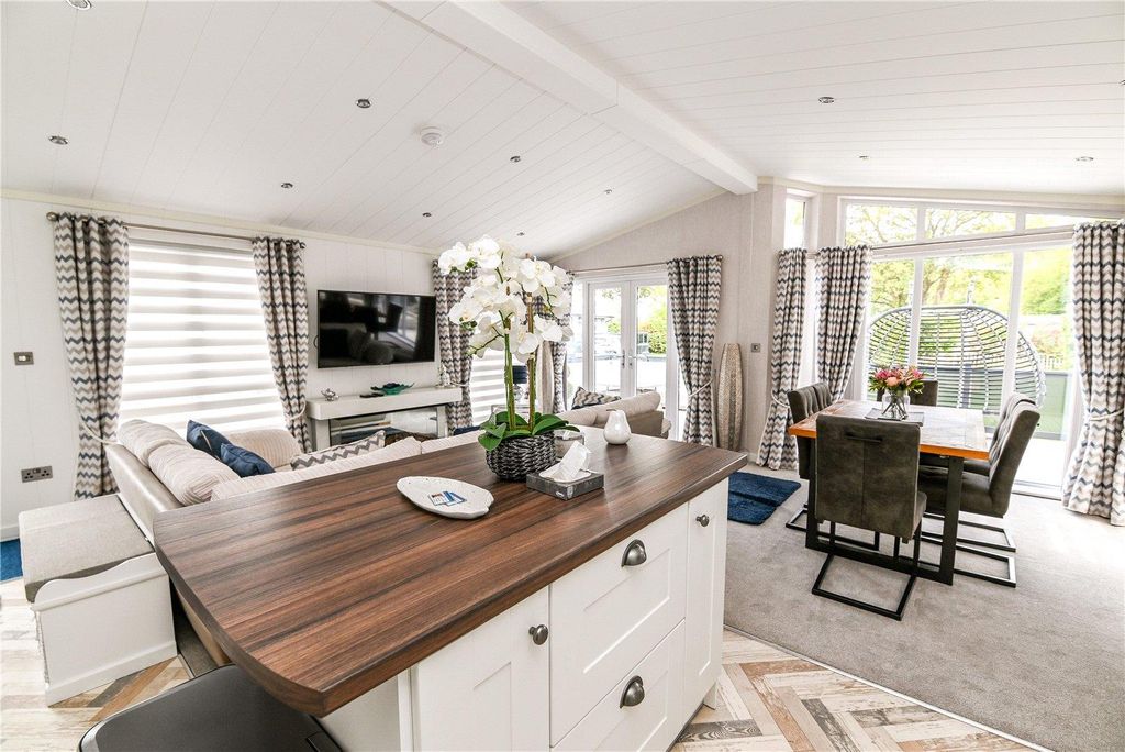 Property photo 2 of 17 Picture No. 02