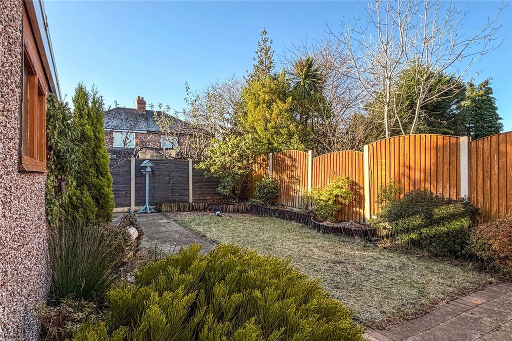 Property photo 2 of 18 Garden