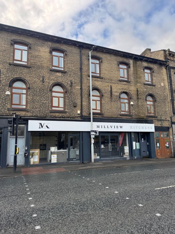 Property photo 1 of 7 2-Bedroom Apartment In Shipley (Bd18)
