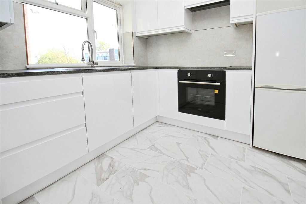 Property photo 2 of 8 Picture No. 10